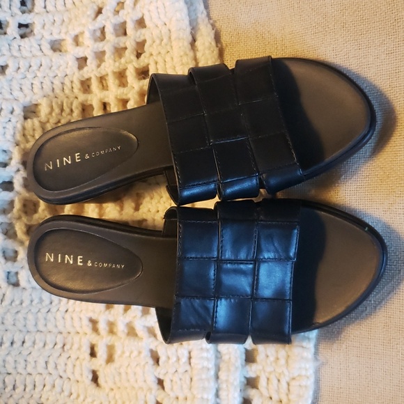 NWOT WOMENS BLACK SANDALS, SIZE 6 - Picture 2 of 4